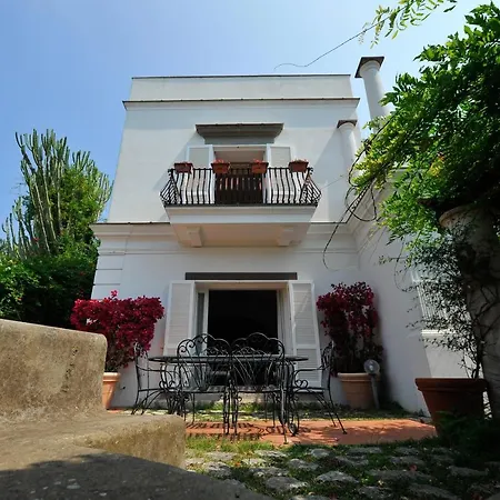 Bianca, Nel Cuore Di Villa