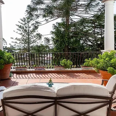 Bianca, Nel Cuore Di Villa Capri