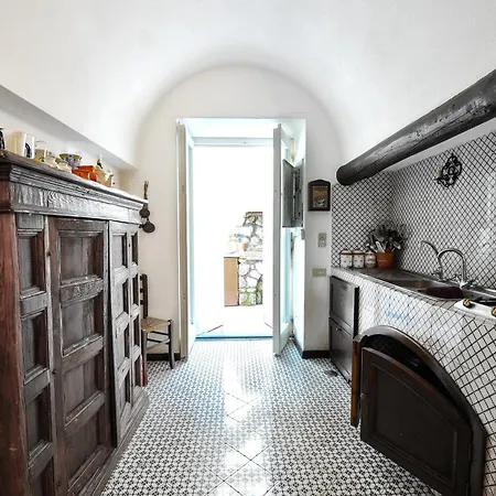 Bianca, Nel Cuore Di Villa