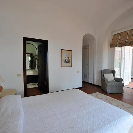 Bianca, Nel Cuore Di Villa